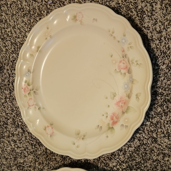 Pfaltzgraff TEA ROSE Dinner Plates Dinnerware set 2 - Picture 3 of 5